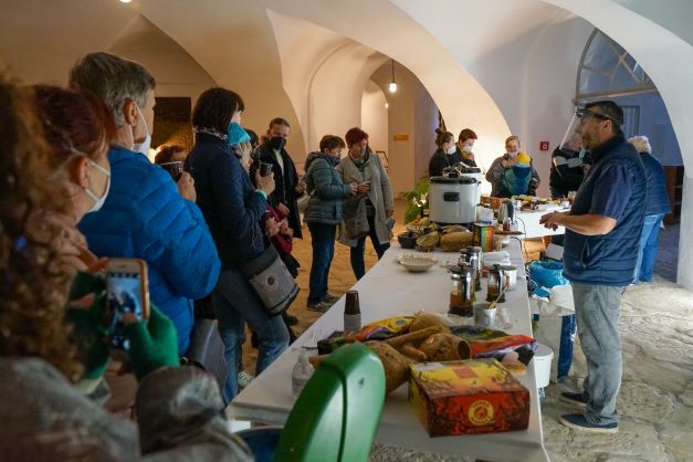 Zámek Kačina se se svými návštěvníky rozloučí tradičním Zámeckým čajováním